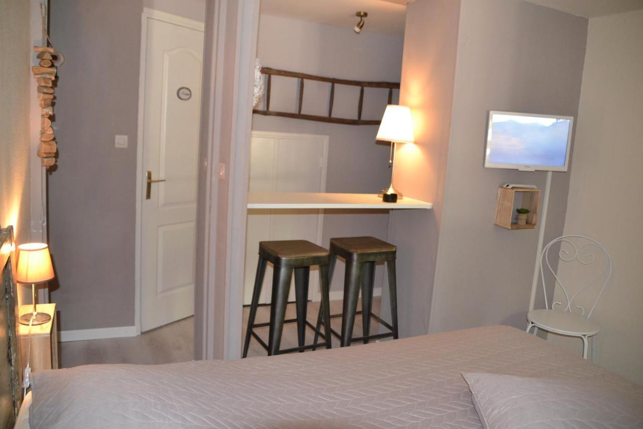 Maison Sous Le Pont Bed & Breakfast Meyras Exterior photo