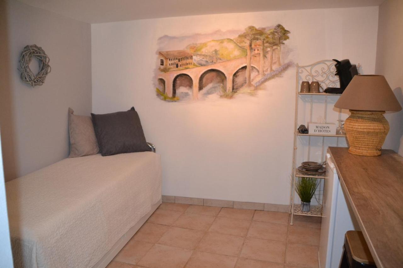 Maison Sous Le Pont Bed & Breakfast Meyras Exterior photo