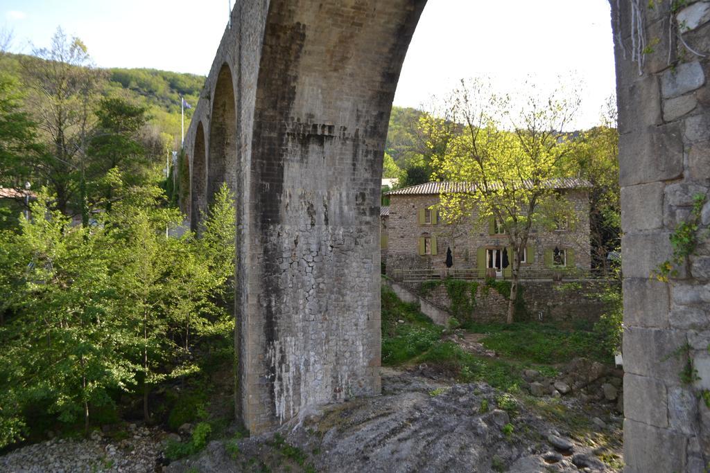Maison Sous Le Pont Bed & Breakfast Meyras Exterior photo